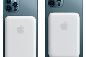Apple выпустила аккумулятор для iPhone 12, который крепится с помощью магнита фото