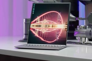 Lenovo також показала прототип ноутбука з гнучким OLED-екраном, що розгортається — одним натисканням його розмір збільшується майже вдвічі