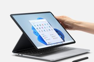 Surface Laptop Studio - найпотужніший з ноутбуків Microsoft, він отримав новий шарнір і ціну від $1600